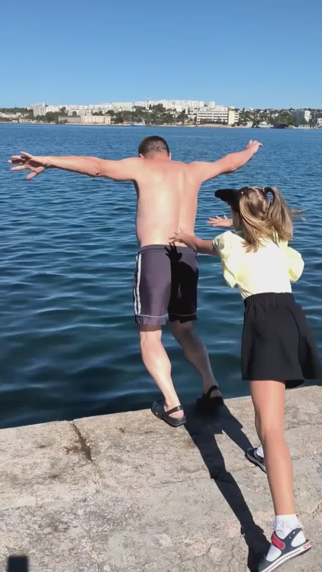 Дельфин )