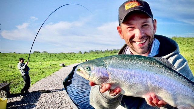 ЗДОРОВЕННАЯ ФОРЕЛЬ НА МАХОВОУ УДОЧКУ! Фидерное турне, день третий, Ульяновск. Серия 3