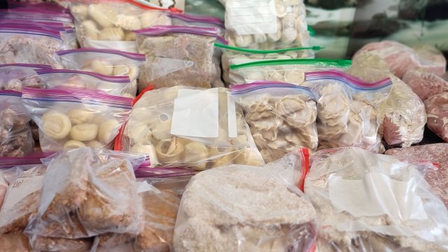 Заготовка полуфабрикатов в морозилку / Preparation of semi-finished products in the freezer