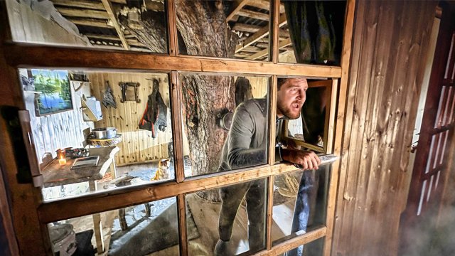 ЖУТКАЯ НОЧЬ в ДОМЕ на ДЕРЕВЕ в ЛЕСУ | ОН ПРИШЕЛ, КОГДА Я УСНУЛ и ХОДИТ РЯДОМ