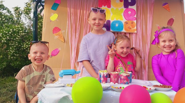 ДЕТИ ПРОДАЮТ МОРОЖЕНОЕ🤩 ХОЧУ МОРОЖЕНОЕ 🍦ЖАРА☀️ ЛЕТО🙉