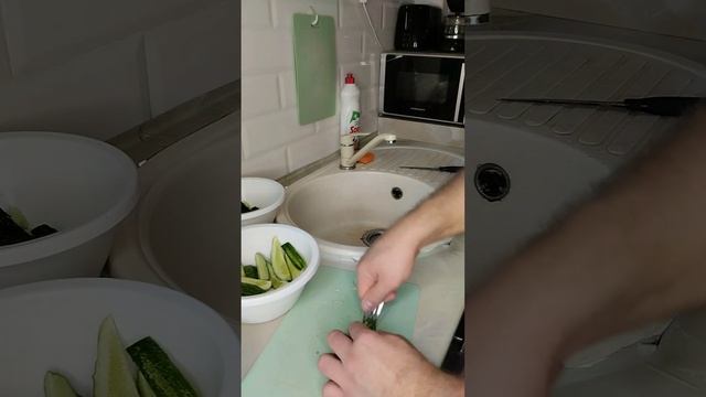 Как убрать горечь с огурцов?.. Да легко!
