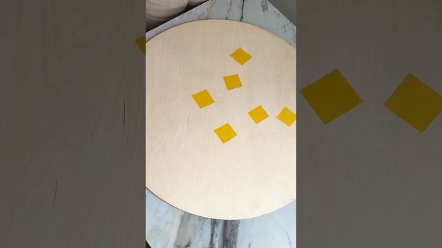 Итальянский пирог. Плоский свадебный торт с ягодным украшением.