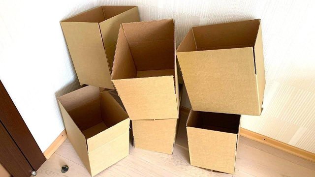 Перестаньте наконец выкидывать картонные коробки. Покажу, какую полезную вещь я из них смастерила