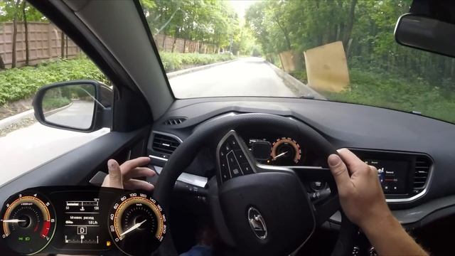 Взял Ладу Весту с 1.6 и вариатором - бюджет ей к лицу / Lada Vesta 1.6 AT (CVT)