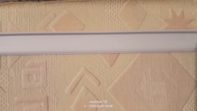 Как и чем крепится основание кабель- канала  ПВХ к стене и в углах помещения?