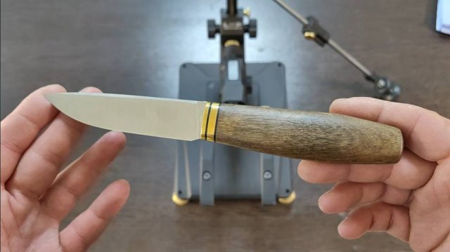 Заточка маленького ножа, сталь AUS-8, разговор про станки, абразивы и тп.