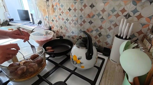 Домик у Церкви Сельская жизнь. Варю обед. Произошла Неприятность но не страшная