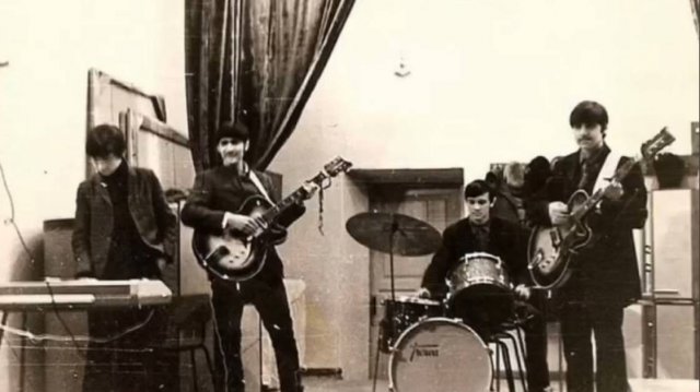 Ностальгия. Найдите здесь ректора Школы Здравого Смысла.