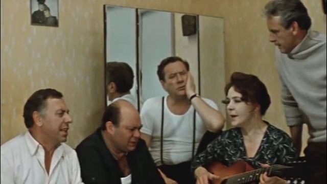 Песня «Нам нужна одна победа» («Десятый наш десантный батальон»). Поёт Нина Ургант.