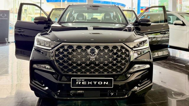 Новый SsangYong Rexton 4WD Black Edition 2025 года: интерьер и экстерьер