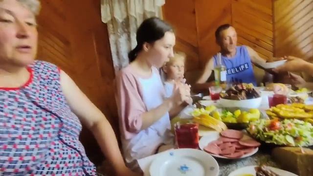 САМВЕЛ АДАМЯН, ЛЮБОВЬ КИЕВ, В ГОСТЯХ У ЛАРИСЫ, ЛАРИСА И ИННА ХОЗЯЮШКИ