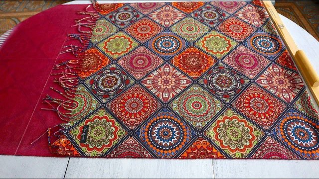 Рука не поднялась выкинуть старый шарф. Разрезала его и превратила в новую стильную вещь (делюсь МК