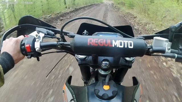 Поездка на природу на мотоцикле регулмото CR-X 300