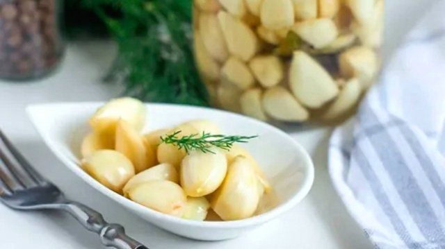 МАРИНОВАННЫЙ ЧЕСНОК НА ЗИМУ