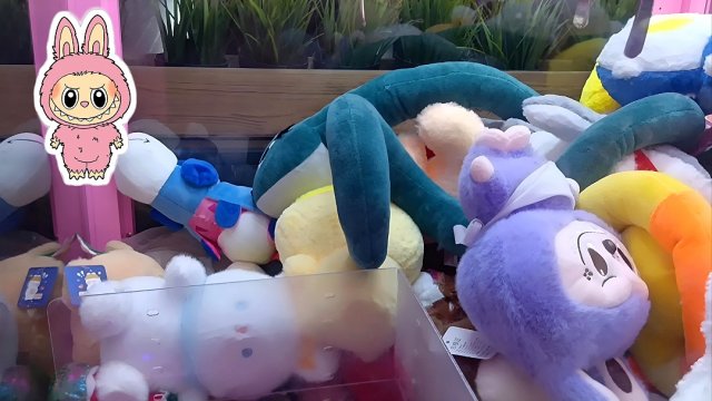 Вытащили ЛАБУБУ из автомата Хватайка.