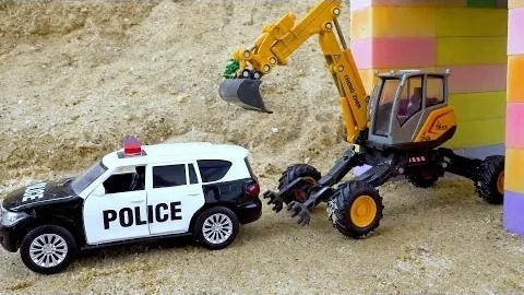 Экскаватор, полицейская машина, цистерна и мусоровоз преобразятся благодаря волшебной двери