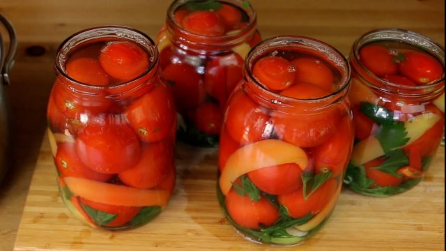Помидоры с сельдереем на зиму