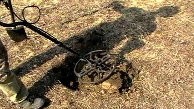 Видео коп на Волге.Кладик пуговиц)