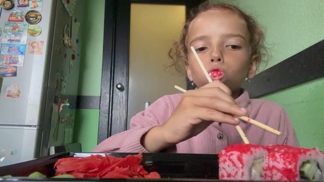 Роллы калифорния, мукбанг от Лизы
