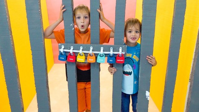 Влад и Ники и веселый челлендж - ПОБЕГ из комнаты! Видео для детей.