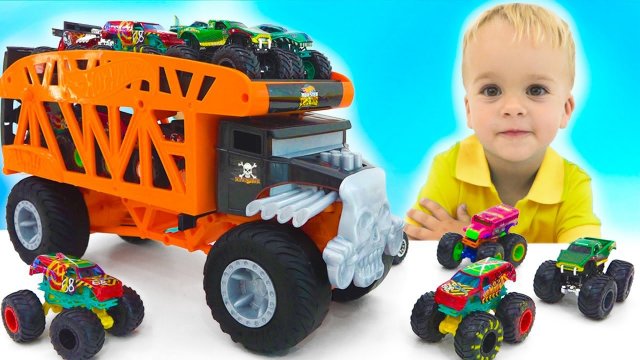 Влад и Ники играют с машинками и знакомятся с новым грузовиком и игровыми наборами! Видео для детей.