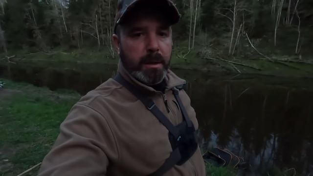 Рыбачим на лесной реке три дня с ночёвками. Отличный клёв. Баня. Готовим на костре.