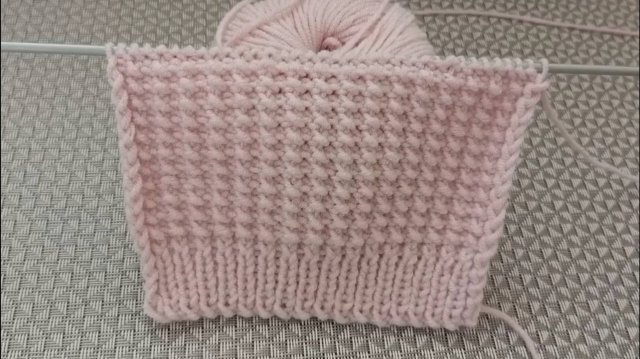 Красивый и очень лёгкий рельефный узор спицами поворотными и круговыми рядами.