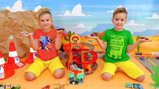 Влад и Ники играют с крутыми игрушечными машинками и строят гоночную трассу! Видео для детей.