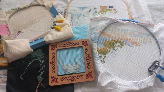 Вышивальные будни 1-7 июля 25г. Новый летний старт/Деревенский полдень/Пластик/Корзина с анютками.