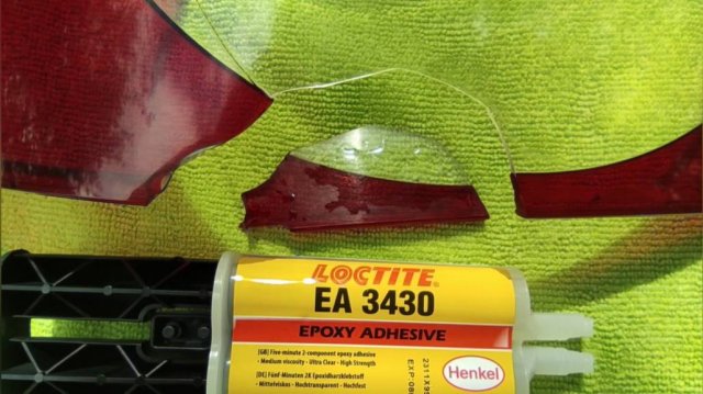 РЕМОНТ ЗАДНИХ ФОНАРЕЙ VOLKSWAGEN GOLF, LOCTITE 3430.