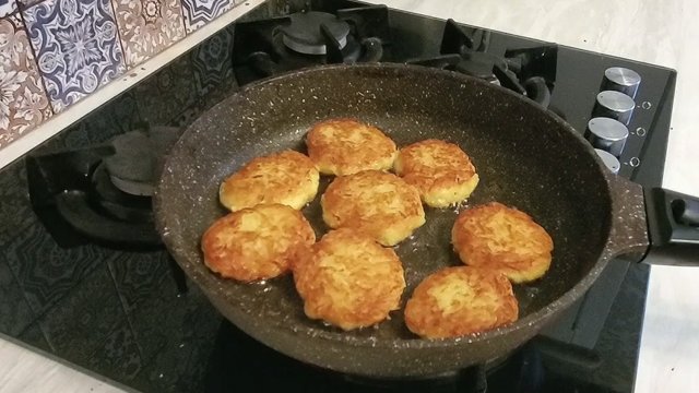 ДРАНИКИ быстро и очень вкусно! Мой любимый рецепт.