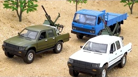 Бибо играет с танком, поддерживает полицейскую машину, чтобы спасти грузовик и автомобиль