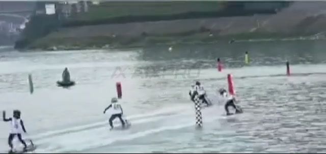 Соревнования на джетсерфах (водные развлечения)
