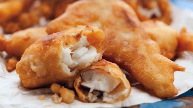 Этот кляр особый вкус рыбе придаёт, а внутри сочная.