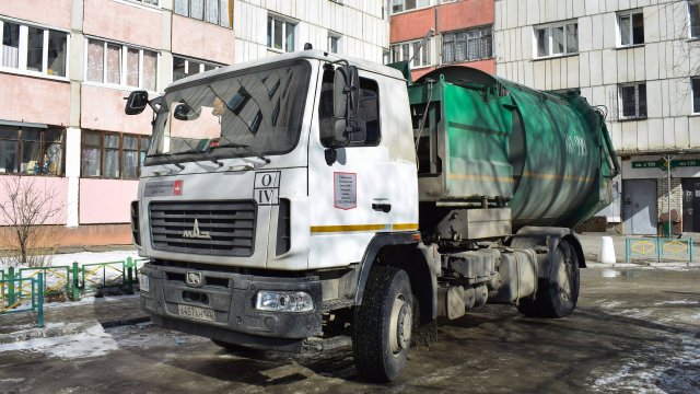 Мусоровоз КО-449-33 на шасси МАЗ-5340C2 (А 457 АН 122). Бизон с бочкой. / Garbage truck MAZ-5340C2.