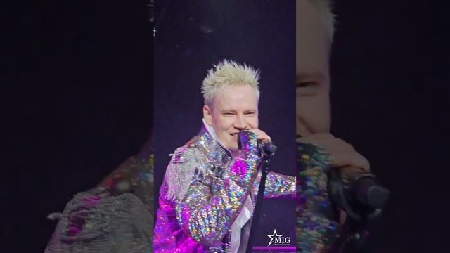 И снова SHAMAN вернул в программу эту драйвовую композицию! Наслаждайтесь, друзья!