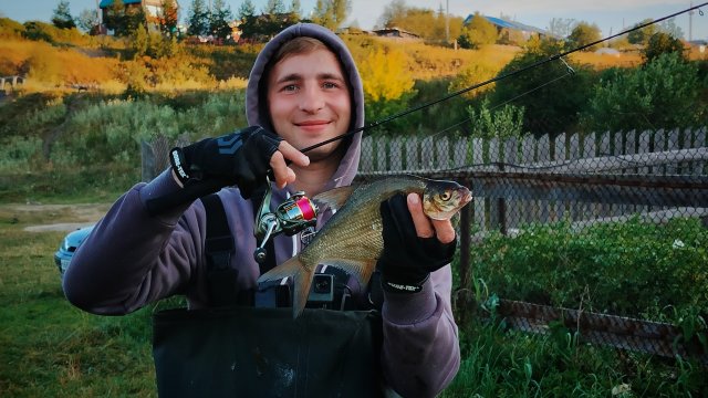 Мормышинг - дело такое. Рыба любого размера ловится