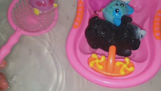 Играем в воде с игрушками , герои мультики для малышей и детей Лайк Настя