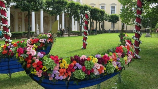 Цветочный фестиваль «Императорский букет» прошел в музее-заповеднике «Павловск»