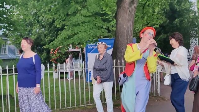 Дуэт клоун Серго - метла, очаровательная незнакомка - казу