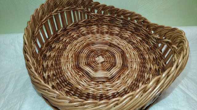 Круглый ПОДНОС с широкой загибкой Ручки прорези