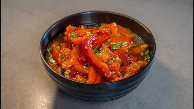 Вкусная закуска из запеченного перца.