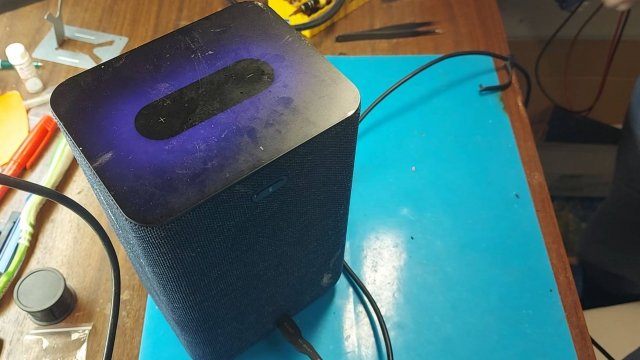 Не включается колонка Алиса.