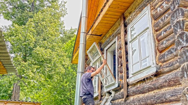 Меняем окна в деревянной половине дома. Залили фундамент. Встречаем гостей из Карелии