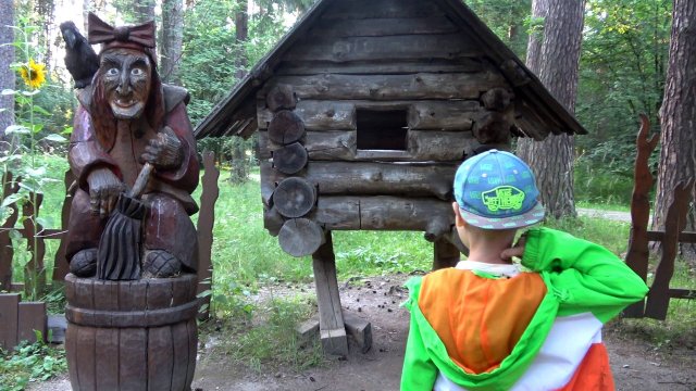Влог. Макс и Рома в Усть Качке. Сказочные персонажи из мультиков. Видео для детей.