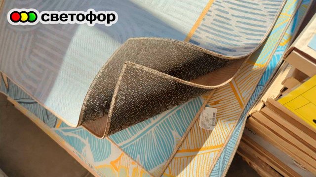 Заехала в магазин СВЕТОФОР. Большой выбор мебели, ковры, для кухни, хлопковый текстиль, одежда