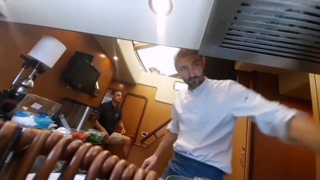 Яхта Парус и  музыка Спейс