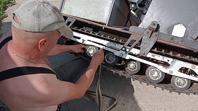 Мотобуксировщик. Как избежать переворота тележек.