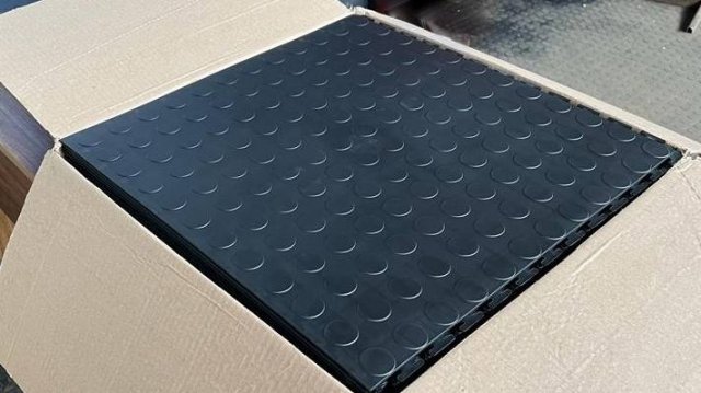 Akro-P — производство модульных напольных покрытий из ПВХ